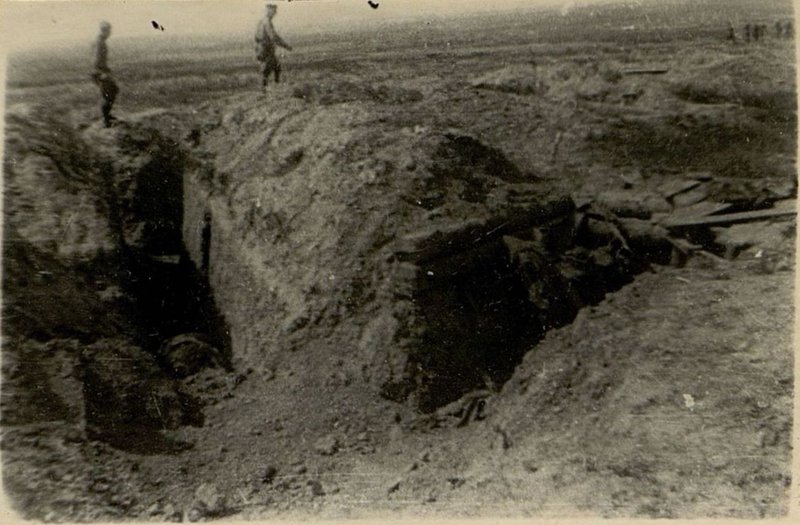 Фотография: Блиндаж противника, разбитый нашей артиллерией. район выс. 226,9