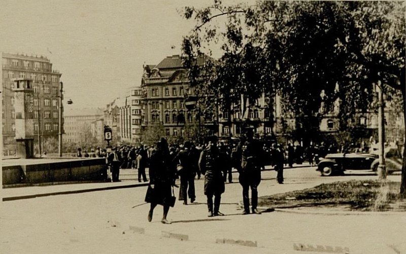 Image: On one of the squares welcoming the liberators of Prague