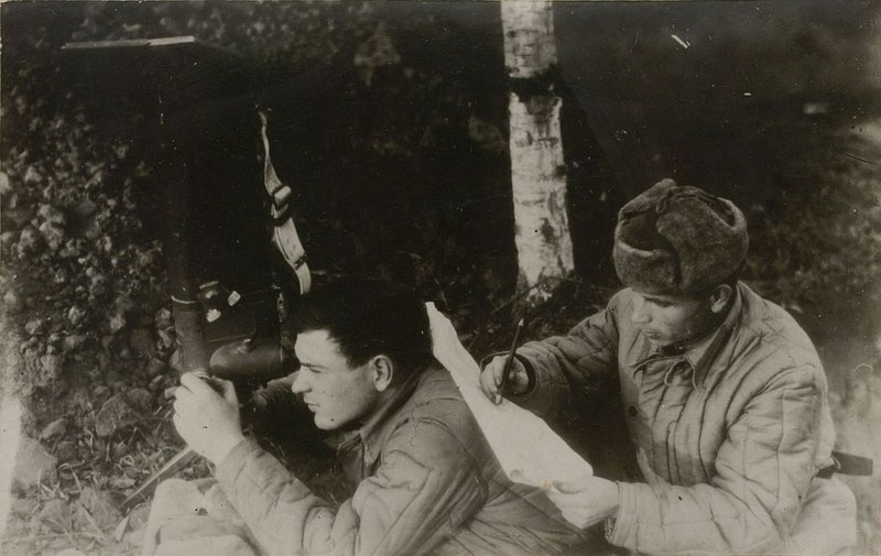 Фотография: Фотографы фотографируют передний край противника