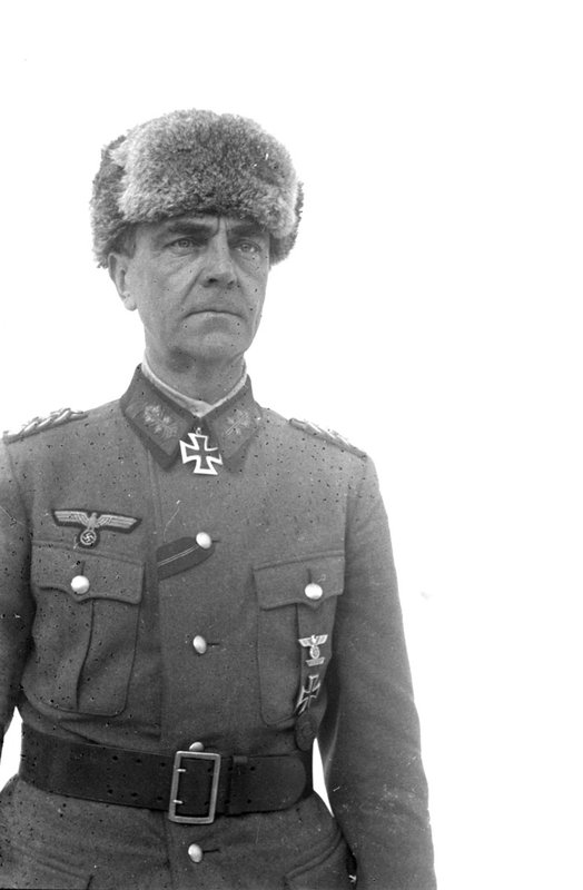 Пленный командующий германской 6-й полевой армией фельдмаршал Фридрих Паулюс