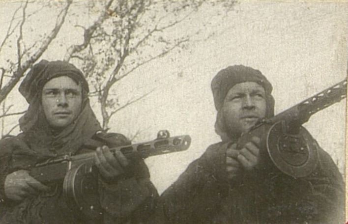 Фотография: Отважная разведка Добряков и Каренский перед выходом на боевую операцию