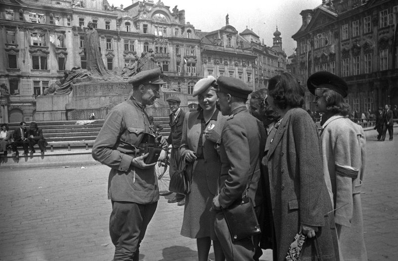 Two Soviet officers among the residents of Prague on the day of its liberation
