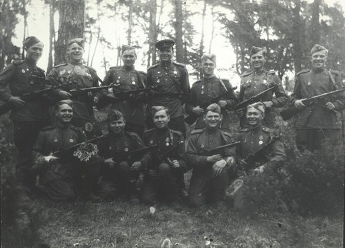 Разведчики 63-й гвардейской Челябинской добровольческой танковой бригады