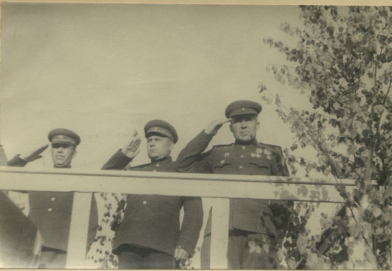 Фотография: На трибуне (слева направо): командир корпуса Герой Советского Союза генерал-майор Провалов, член Военного Совета генерал-майор Карпенков и начальник политотдела корпуса гвардии полковник Воронин
