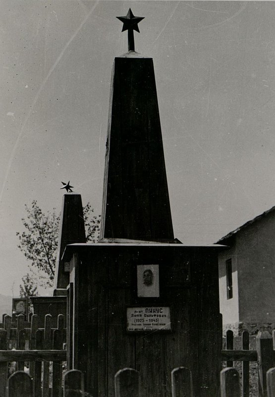 Фотография: Воинское кладбище в г. Банки