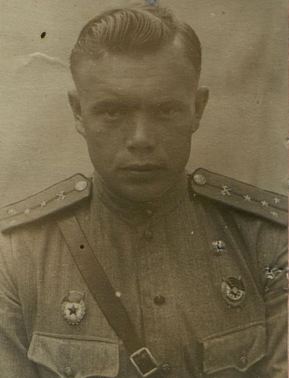 Фотография: Помощник командира  батальона по материально-техническому обеспечению (МТО) гвардии капитан Кремнев А.