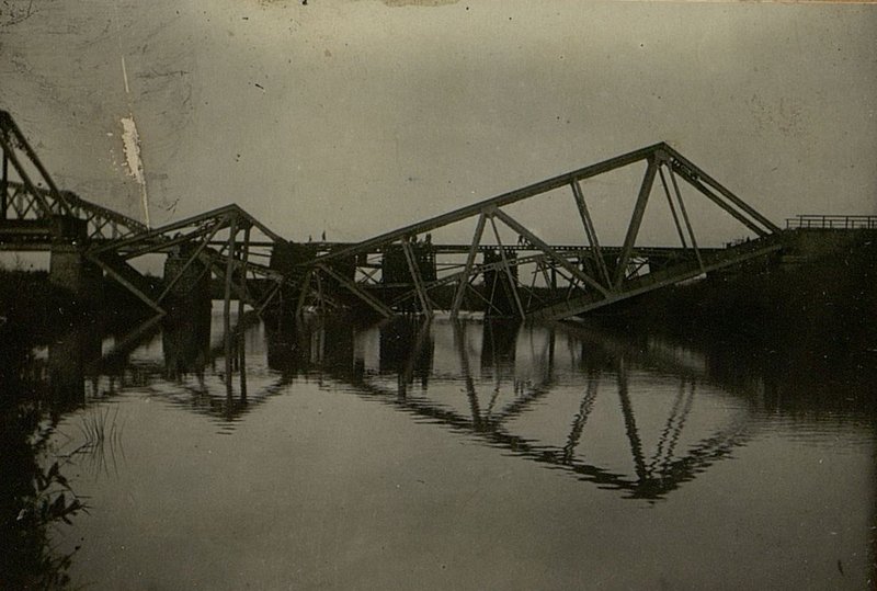 Image: Destroyed bridges