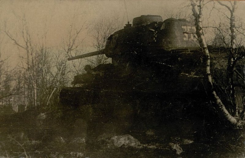 Фотография: Танк Т-34 в движении по камням в районе кв. 3204