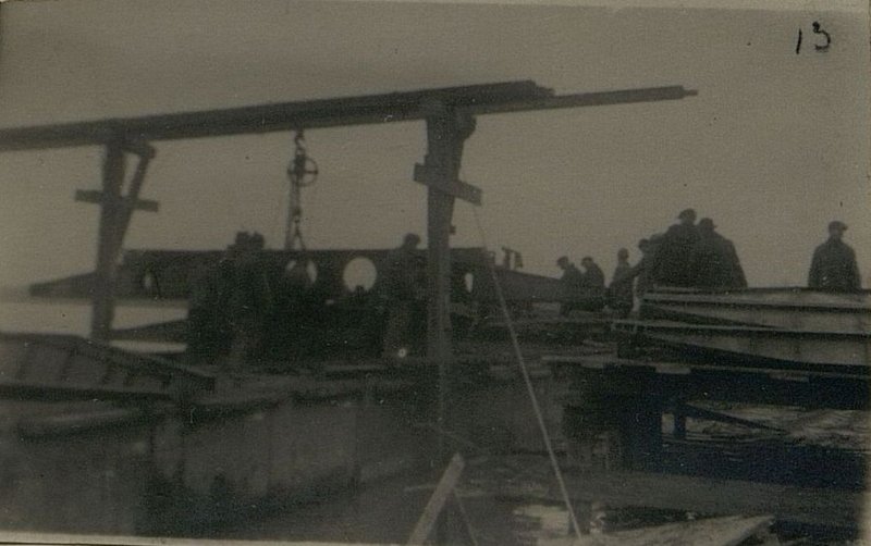 Фотография: Укладка прогона на понтон