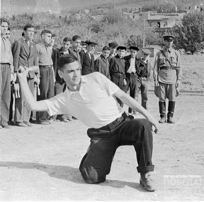 9th grade students of the Yerevan Pushkin school during military training