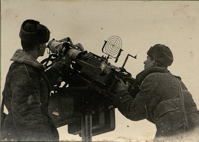 Фотография: Зенитчики Сныков и Максимов стрелкового батальонаили 6 самолетов