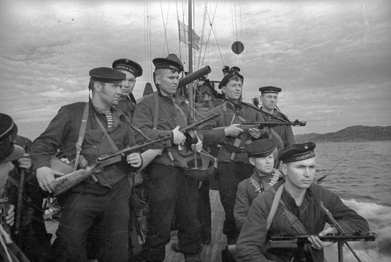 Морской десант на катере. Кольский п-ов