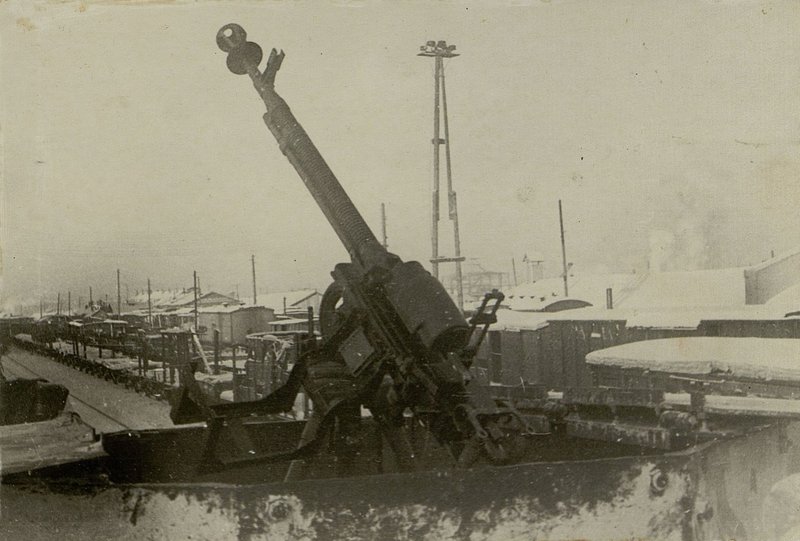 Image: Heavy machine gun DShK in an air defense tower on an armored locomotive