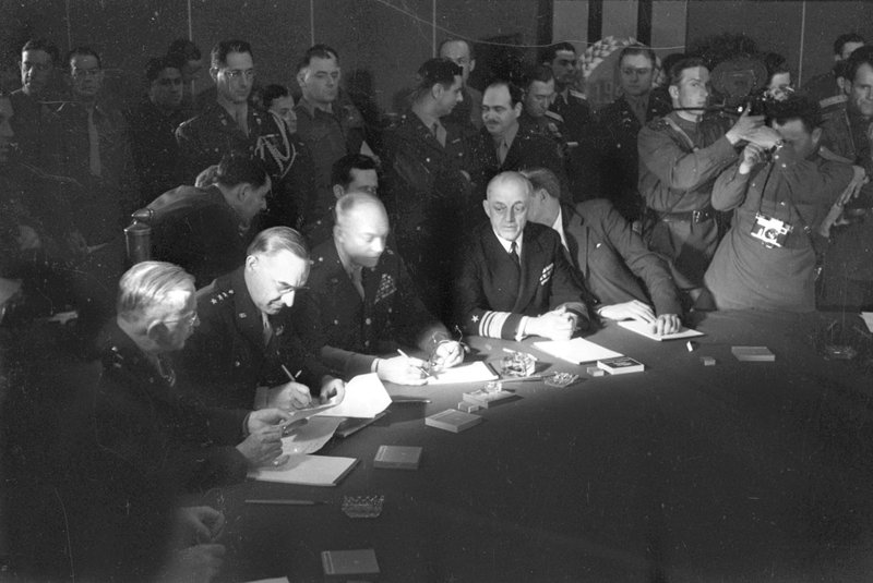 Signing ceremony of the Declaration of German Defeat