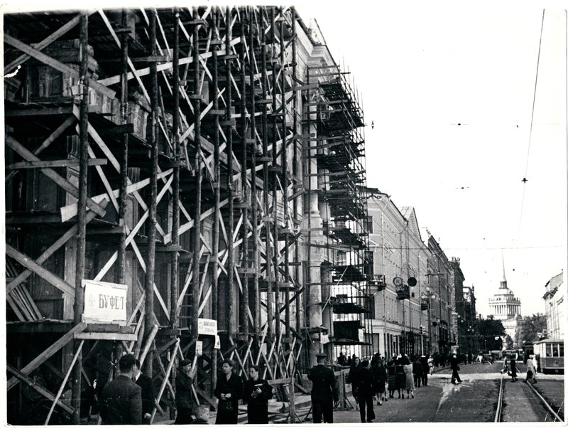 Restoration works on Nevsky Prospekt ("Barrikada" cinema theatre). House in scaffolding
