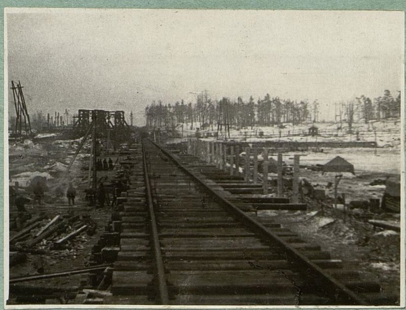 Фотография: Готовый рельсовый путь на левобережном участке моста