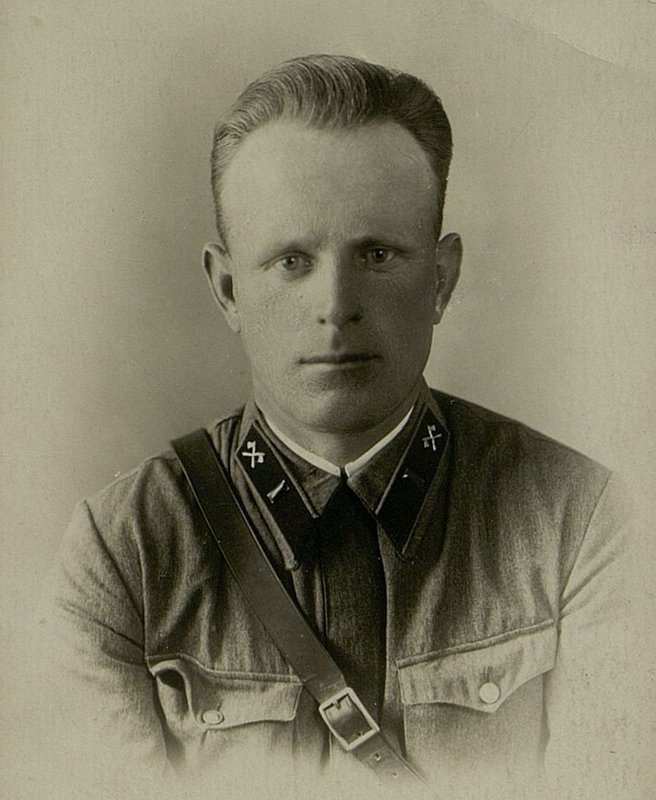 Фотография: Старший политрук С.В. Сивков