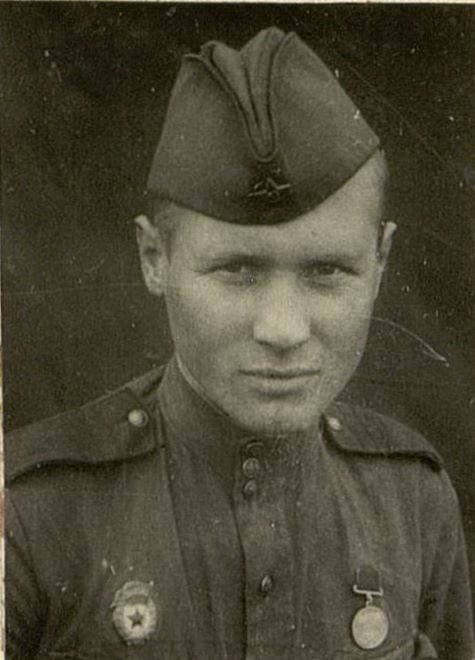 Image: Guard sergeant Babin M.A. division commander of the 8th rifle company