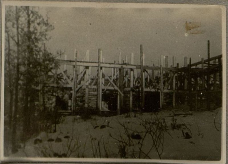 Фотография: Строительство бараков
