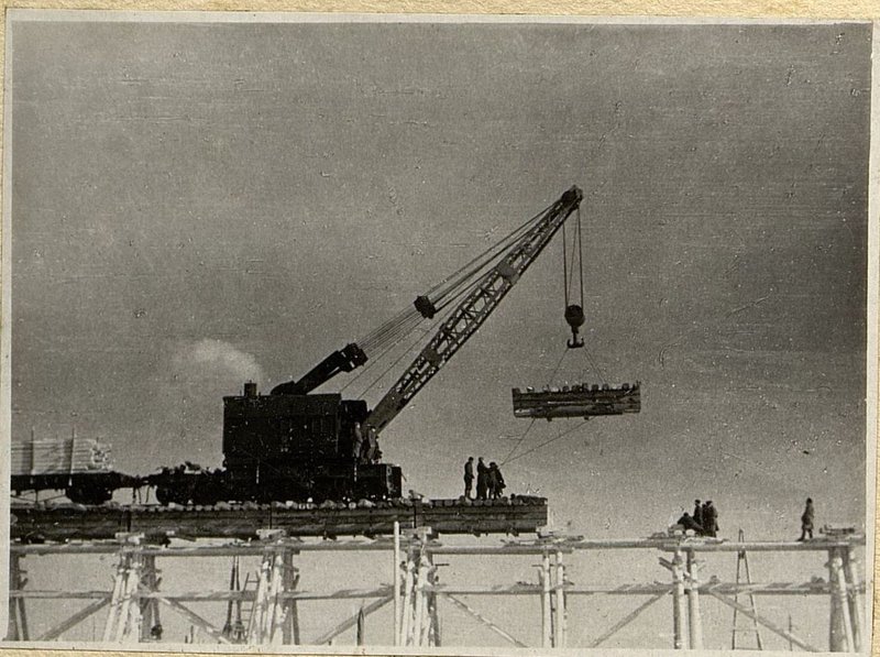 Фотография: Подъемка второго деревянн. пакета