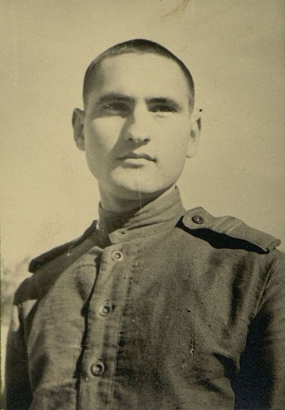 Фотография: Автомеханик младший сержант Глебов В.