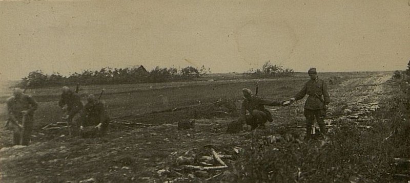 Фотография: Минирование дороги группой 2-й инж. роты