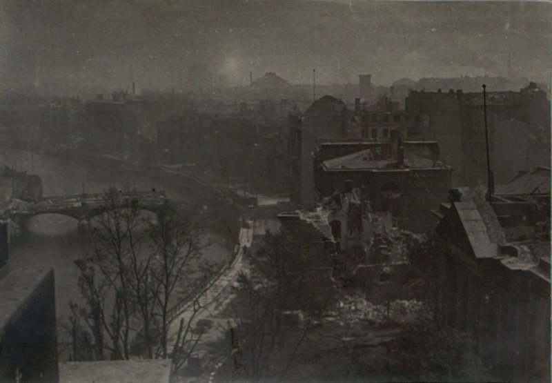Image: Ruined bridge over the Spree