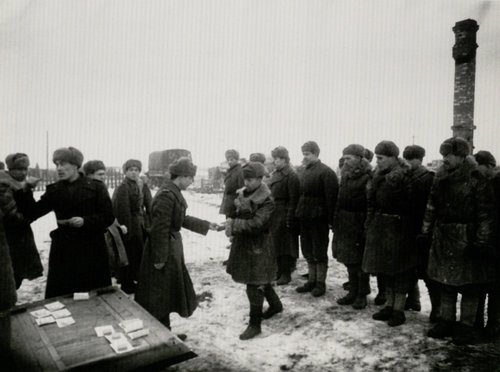 Вручение наград танкистам танковой бригады под командованием подполковника Бачакашвили.