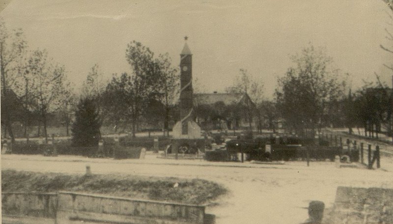 Фотография: г. Харкань. Воинское кладбище