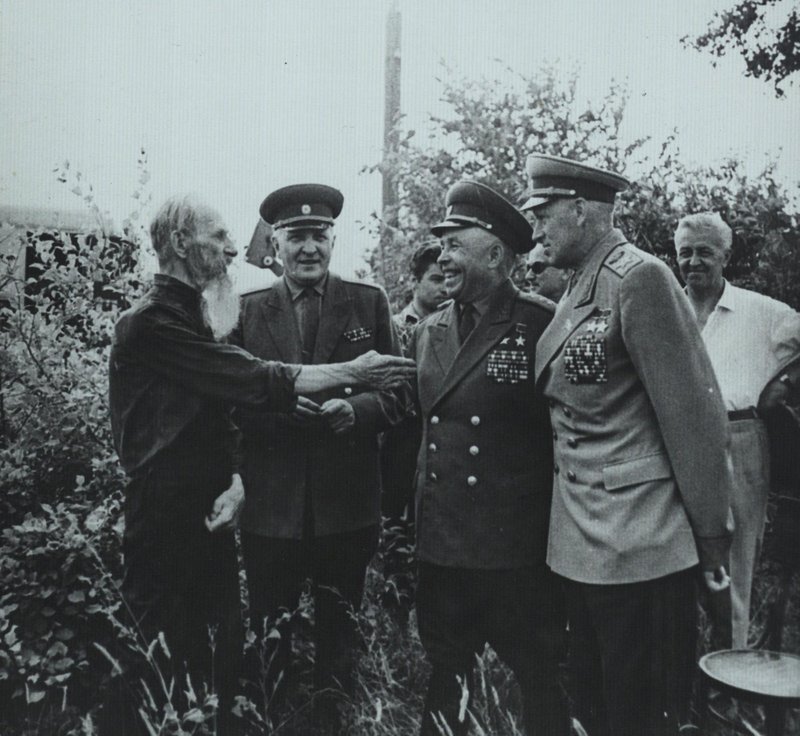During the trip in a process of filming the movie "If your home is dear to you ..." K. Rokossovsky (right) and A. Beloborodov talk to local residents