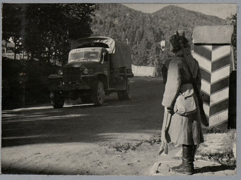 Фотография: Альбом "История 28 автомобильного полка, 1943-1944 гг."