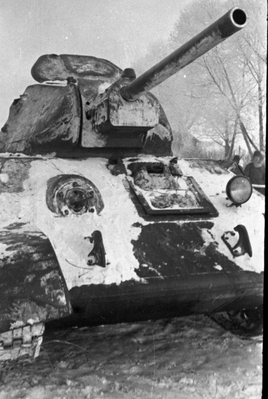 «Танк Т-34 на Калининском фронте.»