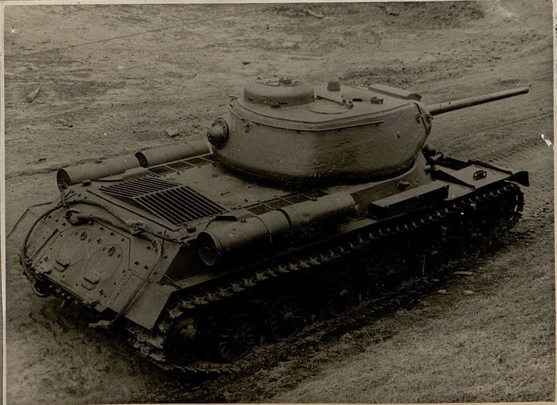 Фотография: Тяжелый танк ИС-85
