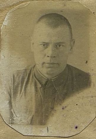 Image: Lieutenant Patrikeev Mikhail Ivanovich born in 1916. Gunner 76mm battery