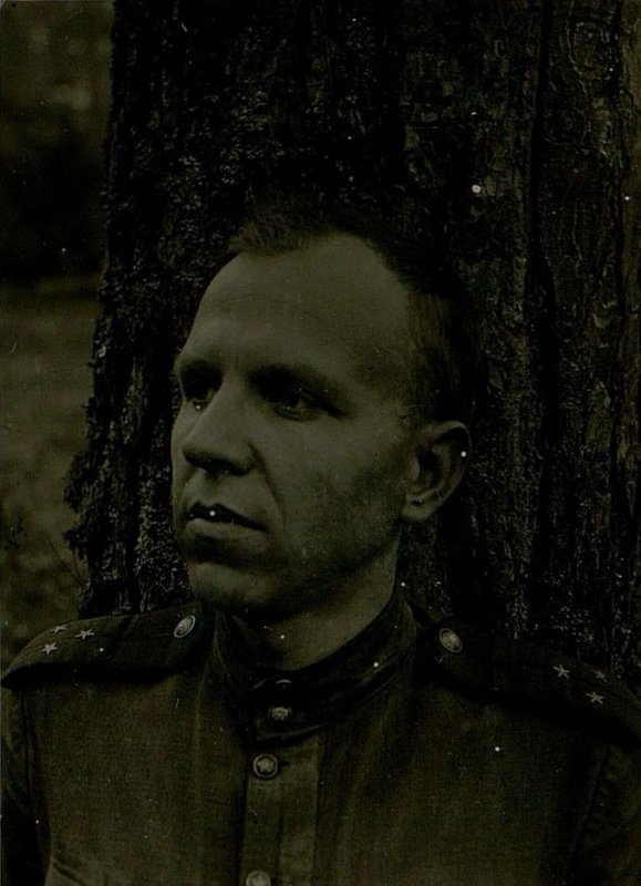 Фотография: Старший лейтенант Алтухов П.С. Создатель и исполнитель фотоиллюстрации альбома боевых действий 61 отдельного моторизованного понтонно-мостового батальона