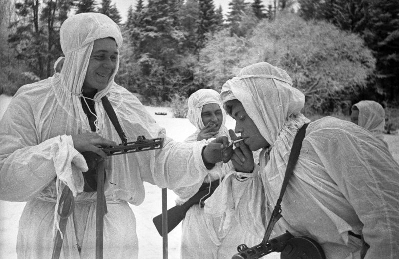 «Северо-Западный фронт. Разведчики пришли с боевого задания.»