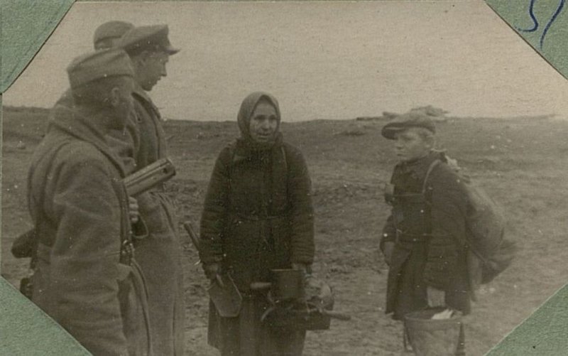 Image: Kolkhoz woman Sintyurova with her son returns to her village, beaten from the Germans. S. Glazkovo