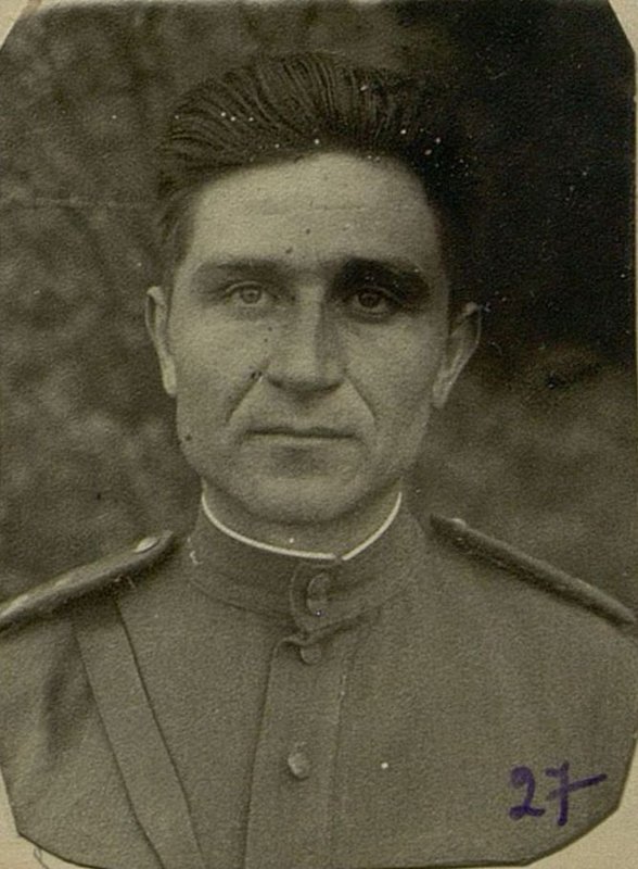 Image: Right - Commander of the 3rd Rifle Battalion of the 125th Rifle Regiment, Senior  Lieutenant  Comrade Oleinik