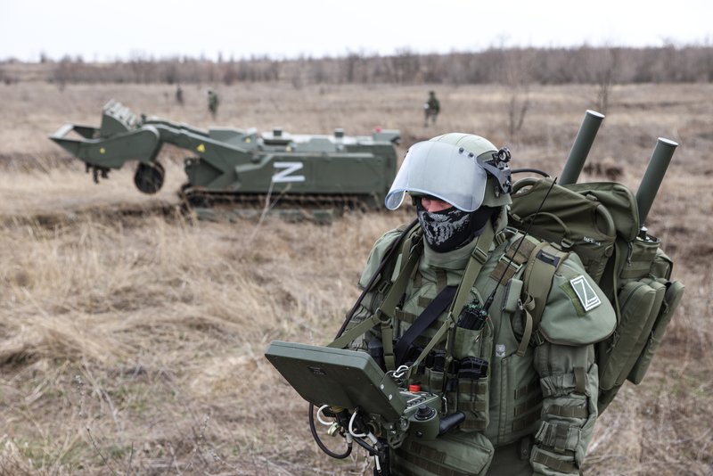 Многофункциональный робототехнический комплекс разминирования "Уран-6" в Луганске
