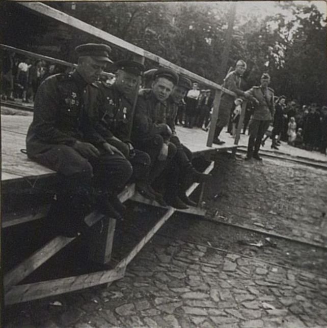 Фотография: 136, 138 и 139 батальоны на постройке моста через р. Эльба у Тангермюнде