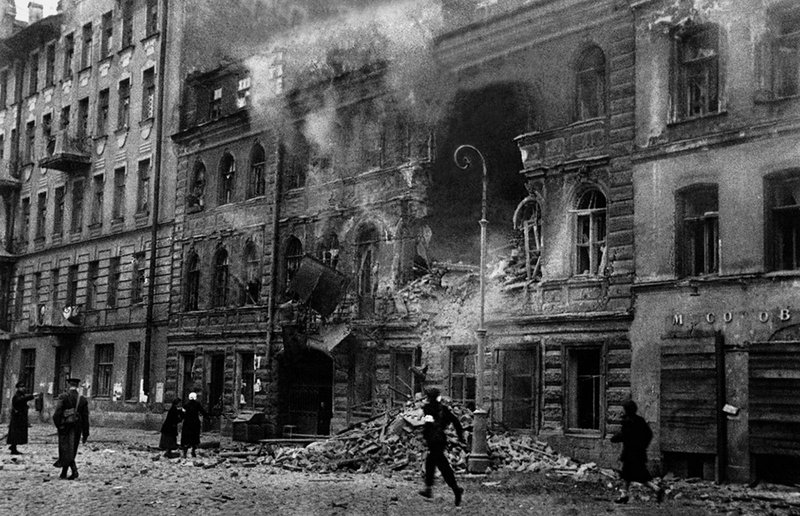 «В Ленинград пришла война». Обстрел улицы Достоевского