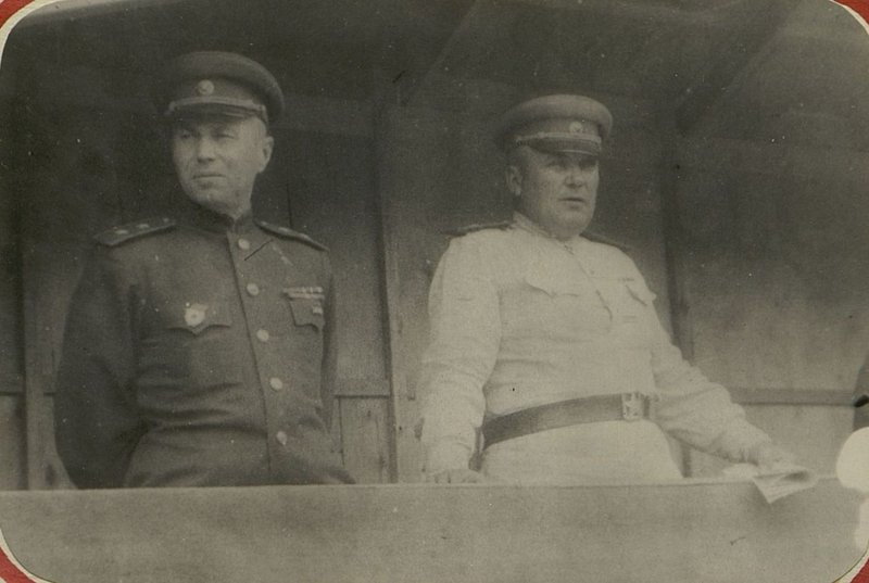 Фотография: Командующий 35 армии гвардии генерал-полковник Захватаев. Член военного совета 35 армии генерал-майор Романенко