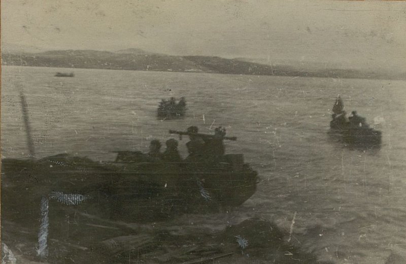 Фотография: 284 ОМБОН (отдельная мотострелковая бригада особого назначения) при форсировании Залива озер Сальми-Ярви и Куото-Явр в районе кв. 0886