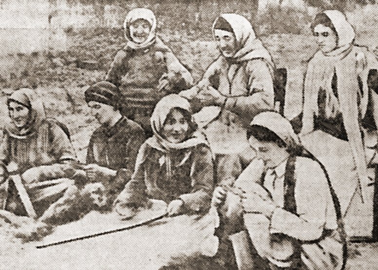 Колхозницы сельхозартели им. М.В. Фрунзе с. Яникой Чегемского района КБАССР