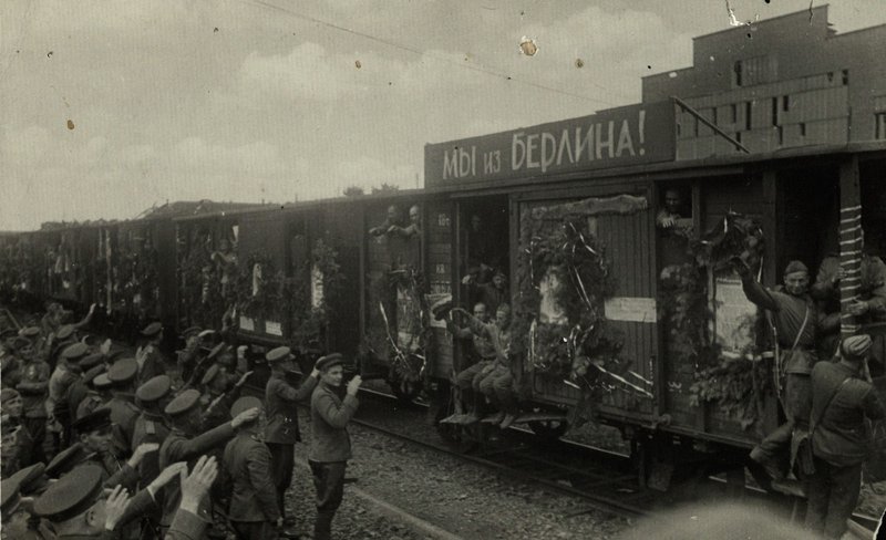 Sendoff first-tier of demobilized fighters from Berlin. June 1945