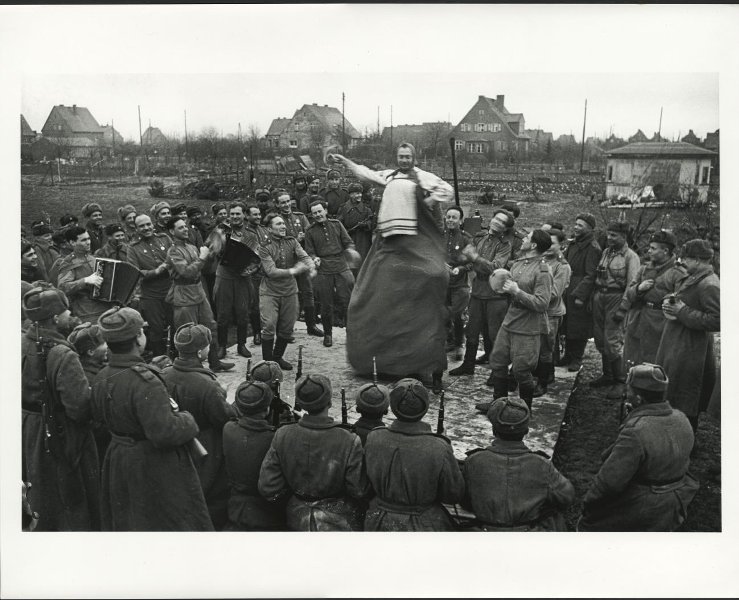 Свободная минутка на фронте. 1945