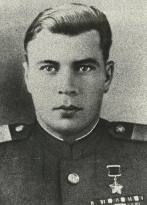 The chest portrait of the Hero of the Soviet Union Agafonov Semyon Mikhailovich, foreman of the 1st class