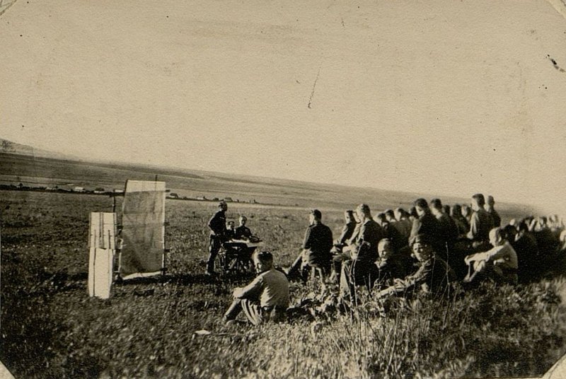 Фотография: Служебное совещание офицерского состава бригады, проводит Командир бригады подполковник Чудесенко (Приморский край)