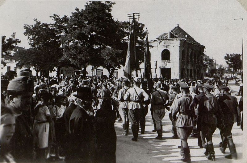 Фотография: г. Варпалота. Траурный митинг по случаю открытия памятника