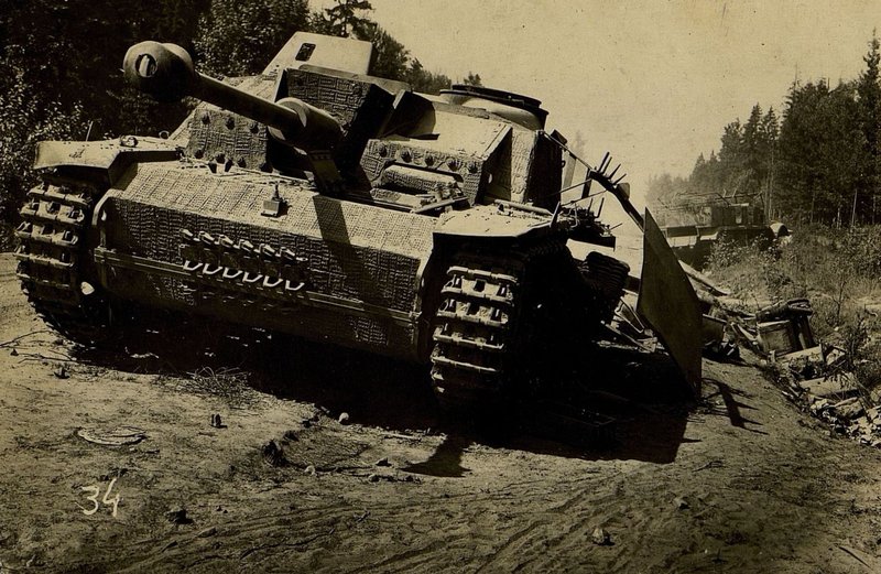 Image: A bombed-out tank on the Mogilev-Minsk highway near Belynichi
